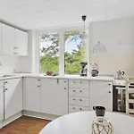 Apartment Three-bedroom In Broager