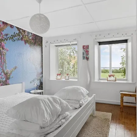 Three-bedroom In Lejlighed Broager